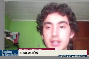 Estudiante exponente en la comisión