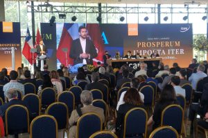 Pdte Paulsen en su ponencia