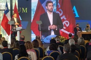 Pdte Paulsen en su ponencia