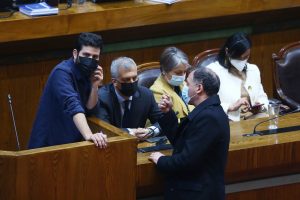 Diputados debaten con ministro