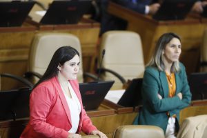 Dip. Sara Concha, a la izquierda