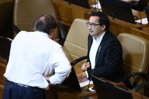 Dip. Félix González, de frente