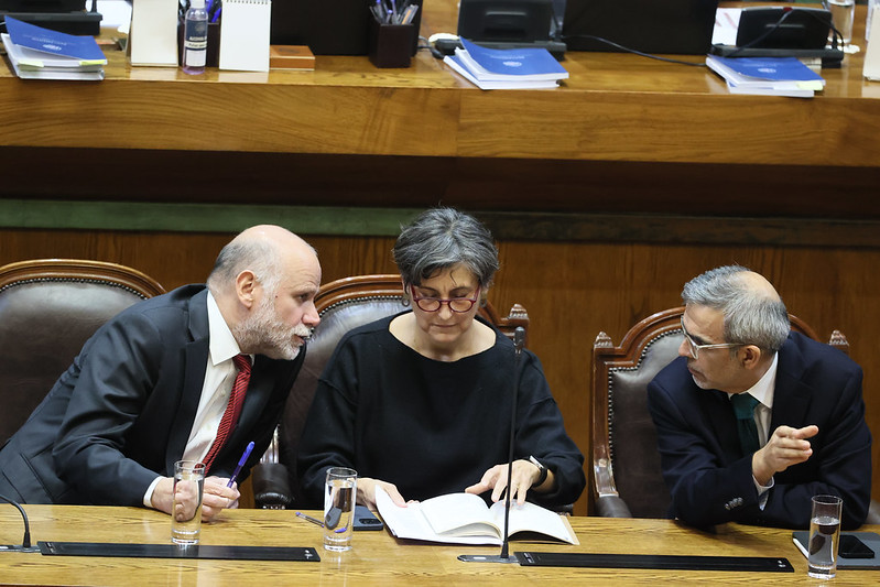 Ministros en el debate sobre la ley corta de isapres