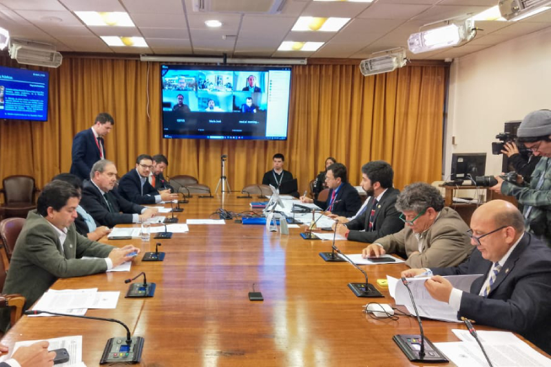 Discuten PL sobre permiso para vehículos extranjeros e competencias deportivas