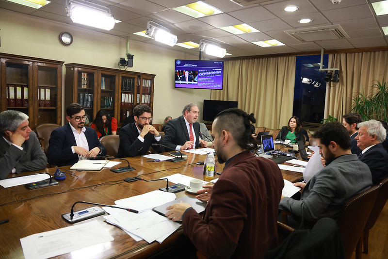Proyectos de ley sobre ingresos y permisos laborales