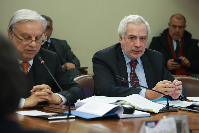 Secretarios del Congreso bordan pago de dietas a ex presidentes