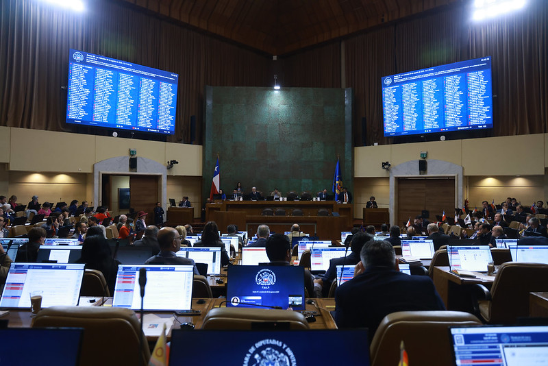 Sala apoya manifestar preocupación y pedir medidas para mitigar alzas en cuentas de la luz