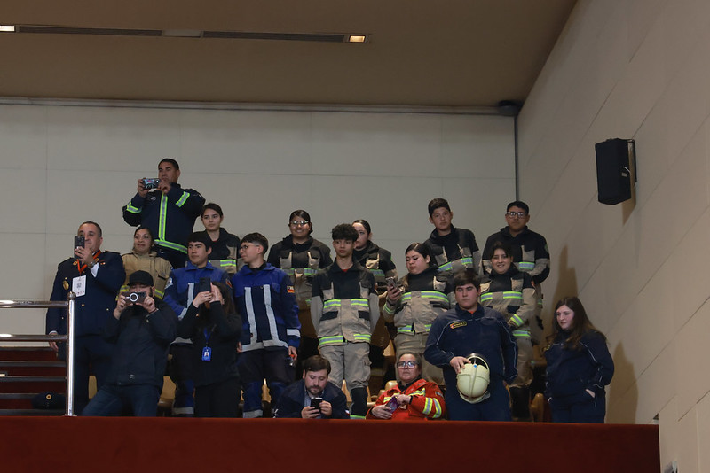 Bomberos en las tribunas
