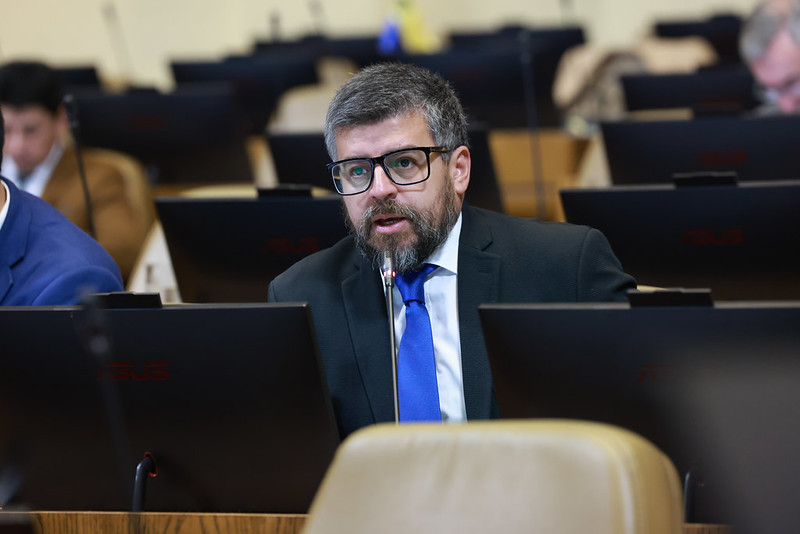 Diputado Araya apoya PL que regula entrega de plásticos de un solo uso