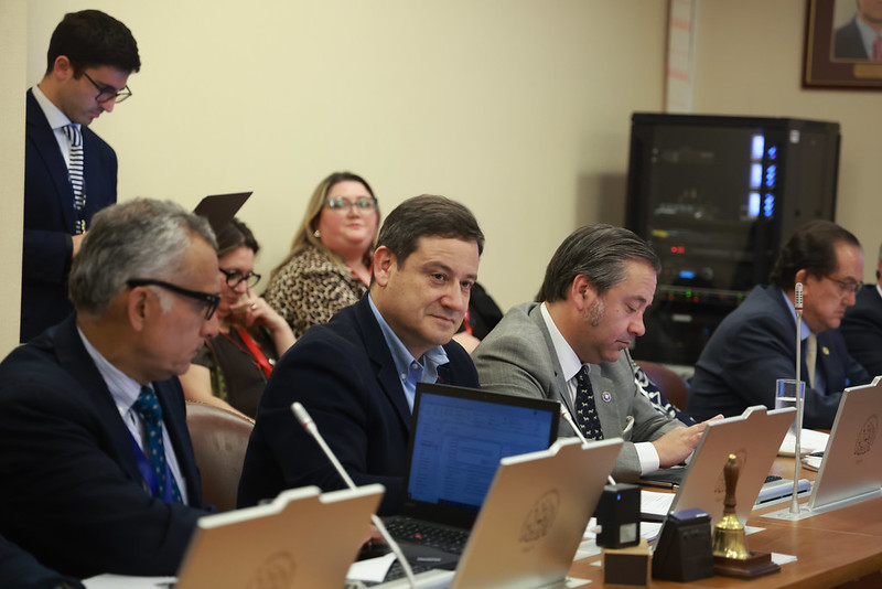 Presidente de la Comisión de Salud, Patricio Rosas dirige debate de proyecto que regula interrupción voluntaria del embarazo.