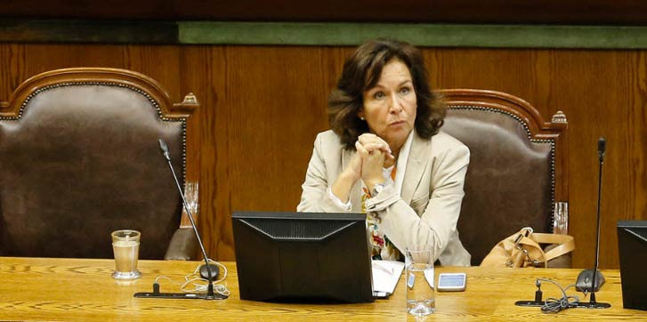 En la sesión, que se inicia a las 16:30 horas, se abordarán temas como la precarización del empleo y el aumento de la cesantía. 
