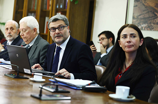 En el marco del debate del proyecto de ley que busca la pertinencia de ampliar el uso de esta herramienta a personas entre 16 a 18 años, la fundación hizo un análisis que, entre otros puntos, concluyó que los controles preventivos son menos efectivos para pesquisar órdenes de detención pendientes.
 