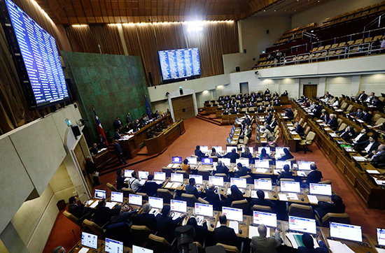 La Sala de la Cámara respaldó el informe de Comisión Mixta que resolvió las divergencias surgidas entre ambas ramas legislativas. Así se definieron temas como el Consejo Asesor, descentralización de la cartera y patentes. Ahora el proyecto queda en condiciones de pasar al Ejecutivo y convertirse en Ley de la República. 
